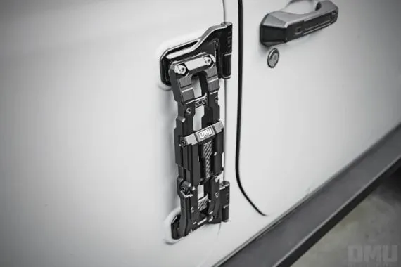 OMU JK/JL/JT: دواسة قدم قابلة للطي بمفصلات أبواب من الألومنيوم من سلسلة Genesis SKU GDS-JW0-19701